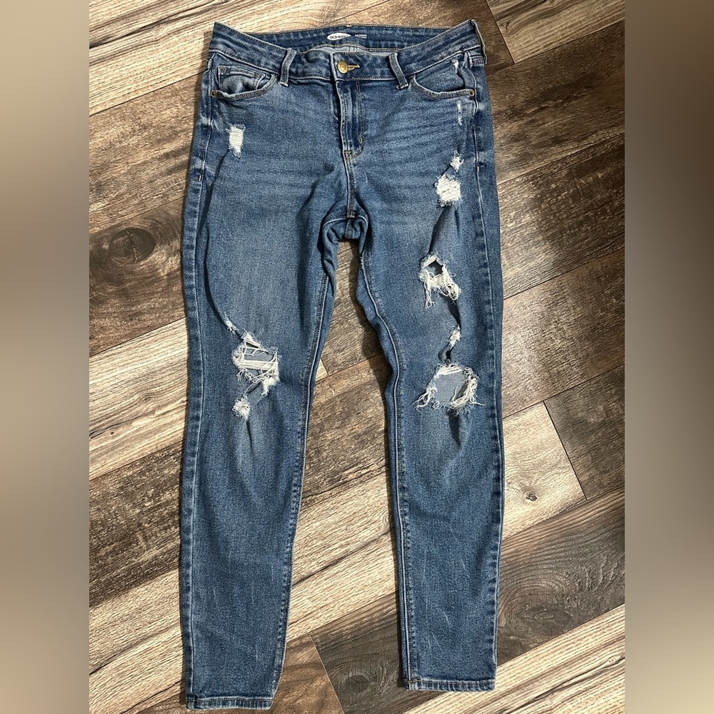 Old Navy Rockstar Distressed Skinny Jeans - Size 6